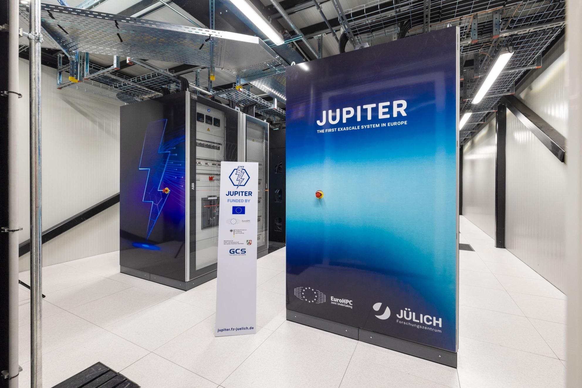 JUPITER Supercomputer Sets World Record with First-Ever Full 50-Qubit Quantum Simulation